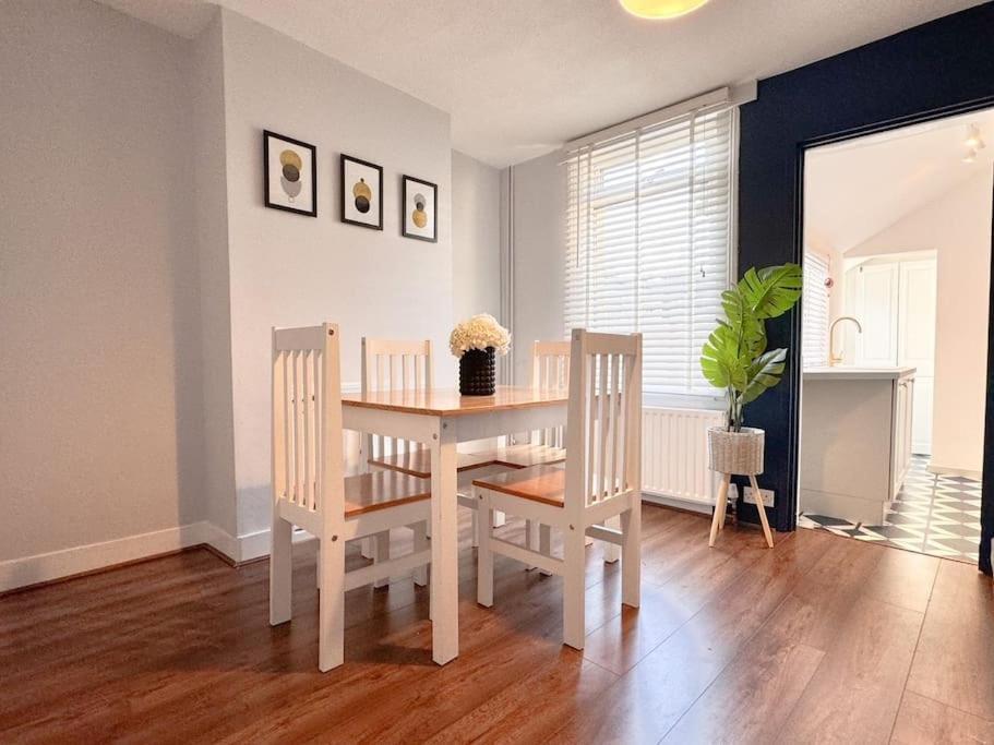 크로이던 Large House With Fast Trains To London 빌라 외부 사진